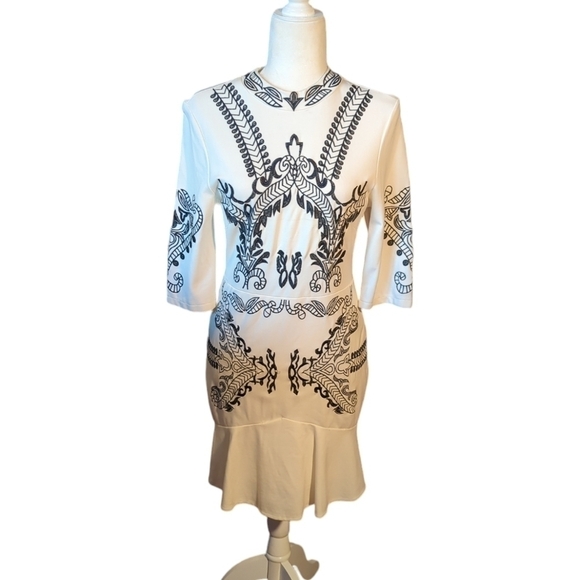 Designer white knit fit & flare ruffle bottom white dress black embroidery Sz 2 - Picture 9 of 10